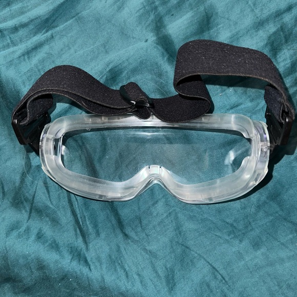 Safety goggles - Picture 9 of 12
